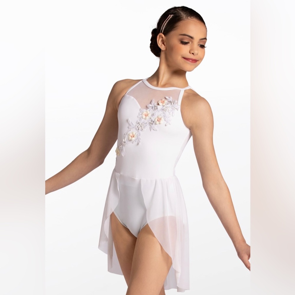 White ballet dance costume (MC)